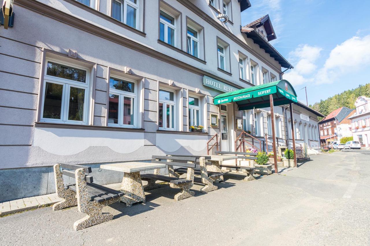 Hotel Seifert Nové Hamry エクステリア 写真