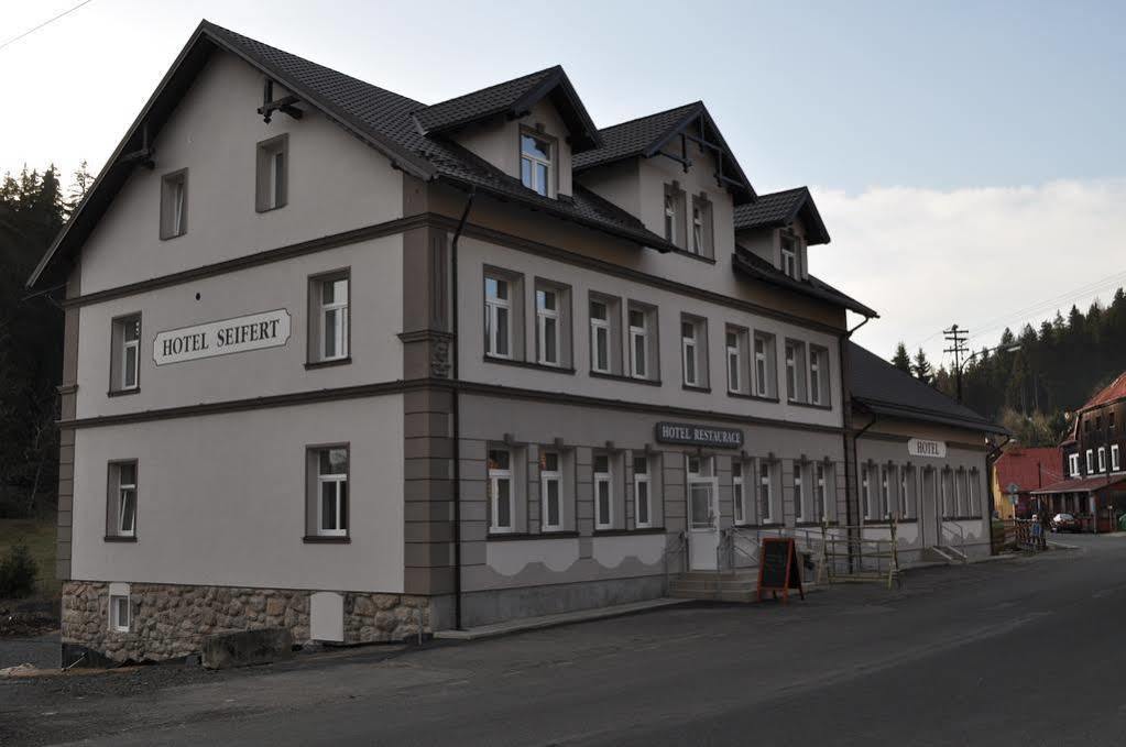 Hotel Seifert Nové Hamry エクステリア 写真